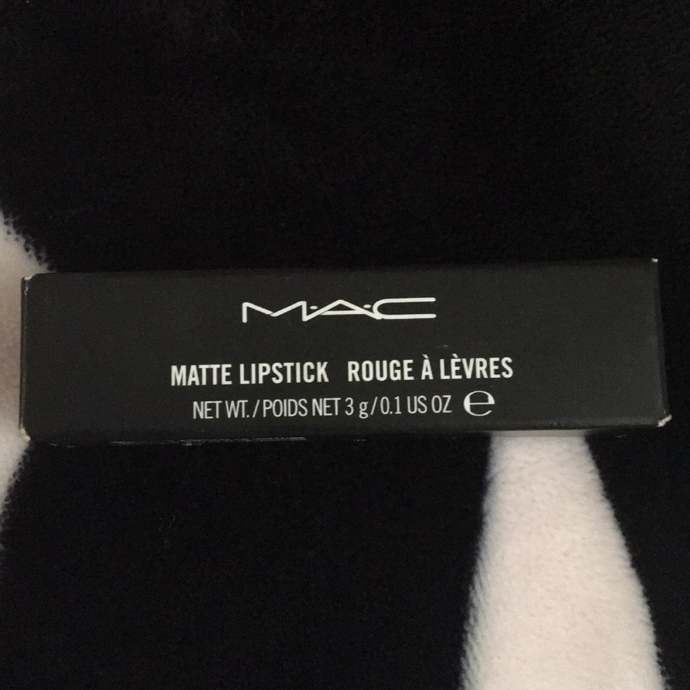 Mac Lipstick 💄 💋 “Mud Wrestler”